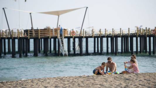 XANADU RESORT Pools & Beach