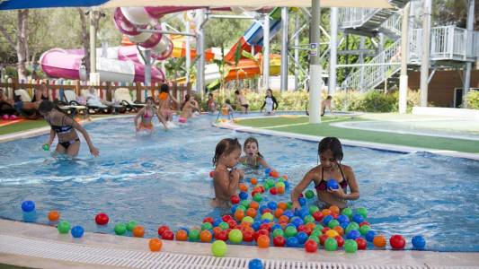 XANADU RESORT Pools & Beach
