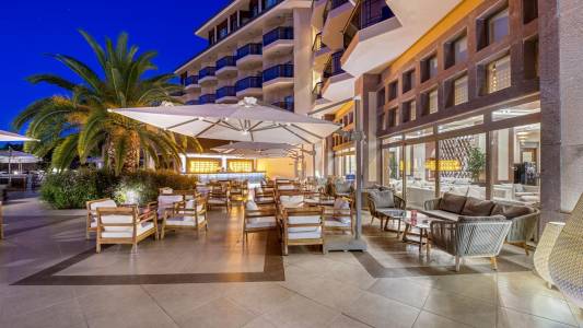 XANADU RESORT Bars