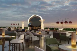 XO CAPE ARNNA Restaurants