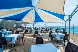 XORIA DELUXE HOTEL Restaurants