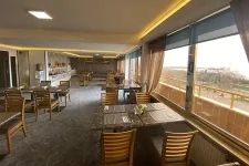 YAT HOTEL Restaurants