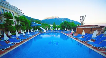YEL HOLIDAY RESORT Pools & Beach