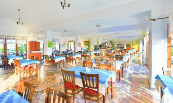 YEL HOLIDAY RESORT Restaurants