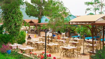 YEL HOLIDAY RESORT Restaurants