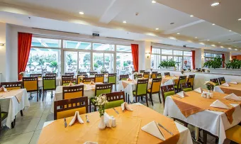 ZENA RESORT HOTEL Restaurants