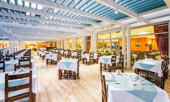 ZENA RESORT HOTEL Restaurants