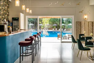 ZOE HOTEL Bars