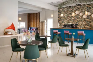 ZOE HOTEL Bars